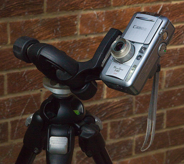 Photo of Canon S40 compact camera on tripod, aimed at sky
